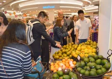 Some Asia Fruit Logistica attendees made time for retailer visits to 3hrsixty in Kowloon, Hong Kong. Sam Sin from Freco Int. Hong Kong, who are importers from around the world, showed Vietnam exporters from Central Retail retail and Thailand importer the local retail setup. They are looking at what is in season now and on display for them to export to Hong Kong.